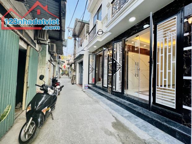 Bán Nhà Phố Hưng Phúc, 20m ra Phố, 5 Tầng Xây Mới Đẹp, 6 Ngủ, 42m2, 6.45 Tỷ - 1