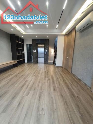 BÁN NHÀ PHỐ BÁT KHỐI LONG BIÊN – GẦN VƯỜN HOA – GARA Ô TÔ - THANG MÁY GIÁ 7.2 TỶ - 1