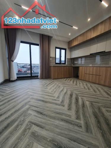 BÁN NHÀ PHỐ BÁT KHỐI LONG BIÊN – GẦN VƯỜN HOA – GARA Ô TÔ - THANG MÁY GIÁ 7.2 TỶ - 2