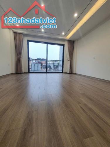 BÁN NHÀ PHỐ BÁT KHỐI LONG BIÊN – GẦN VƯỜN HOA – GARA Ô TÔ - THANG MÁY GIÁ 7.2 TỶ - 3