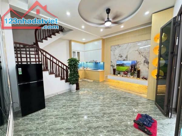 BÁN NHÀ 5 TẦNG NỘI THẤT ĐẸP PHỐ HOÀNG MAI GẦN KĐT ĐỀN LỪ, NGÕ RỘNG THOÁNG, GẦN ĐƯỜNG Ô TÔ.