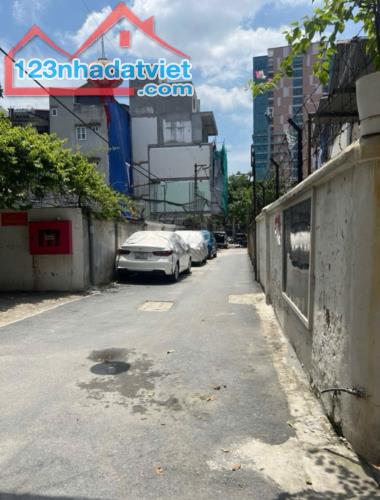 Tòa CHDV - 8 tầng 1 hầm - Phố Phương Mai - Ô tô đỗ sát cửa nhà - chào giá 22.5 tỷ .