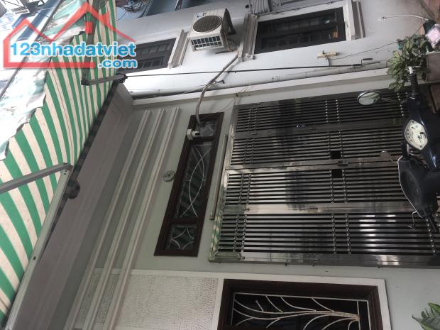 Nhà 35m2 giá 7,5 tỷ, Sổ đỏ chính chủ, trung tâm Ba Đình