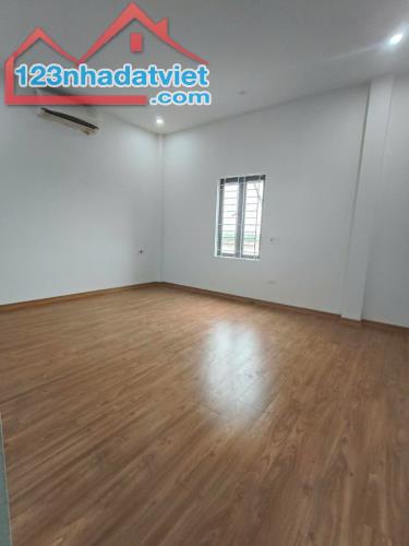 bán nhà Hoàng Mai 40m Nguyễn Khoái, gần ô tô diện tích rộng, nhà ở luôn - 2