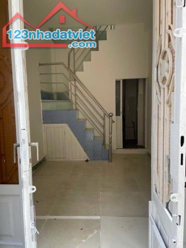 CHƯA TỚI 3 TỶ CÓ HỘ KHẨU Q3 - NHÀ 4 TẦNG- HẺM THÔNG- SÁT MT HOÀNG SA - 1