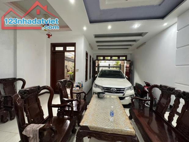 Bán nhà mặt tiền Tạ Quang Bửu, tặng nội thất, 6x18 chỉ 20 tỷ