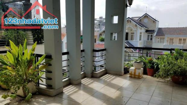 Bán nhà mặt tiền Tạ Quang Bửu, tặng nội thất, 6x18 chỉ 20 tỷ - 1