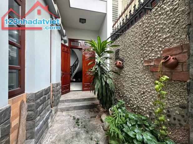 Bán nhà mặt tiền Tạ Quang Bửu, tặng nội thất, 6x18 chỉ 20 tỷ - 2