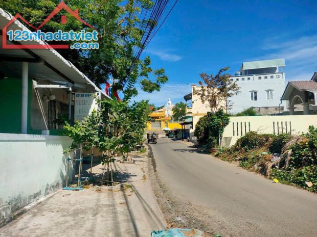 Bán đất mặt tiền Nguyễn Minh Châu _ Mũi Né - 1