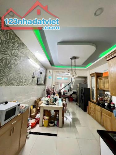 NHÀ ĐẸP KHU PHÂN LÔ - HXH ĐẬU CỬA - GẦN QUANG TRUNG & ST EMART2 - DT 63M² - 4 TẦNG - 2