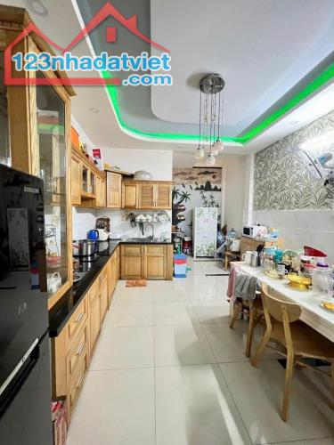 NHÀ ĐẸP KHU PHÂN LÔ - HXH ĐẬU CỬA - GẦN QUANG TRUNG & ST EMART2 - DT 63M² - 4 TẦNG - 3