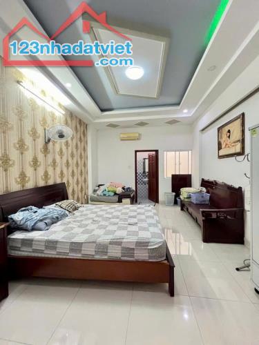NHÀ ĐẸP KHU PHÂN LÔ - HXH ĐẬU CỬA - GẦN QUANG TRUNG & ST EMART2 - DT 63M² - 4 TẦNG - 4