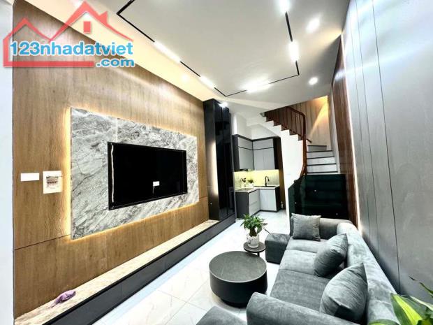 🌹HAI MẶT NGÕ - NGÕ THÔNG - NỘI THẤT XỊN XÒ - CỰC GẦN PHỐ 🌹
TÔN ĐỨC THẮNG
DT 30/35m2,