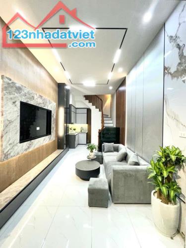 🌹HAI MẶT NGÕ - NGÕ THÔNG - NỘI THẤT XỊN XÒ - CỰC GẦN PHỐ 🌹
TÔN ĐỨC THẮNG
DT 30/35m2, - 1