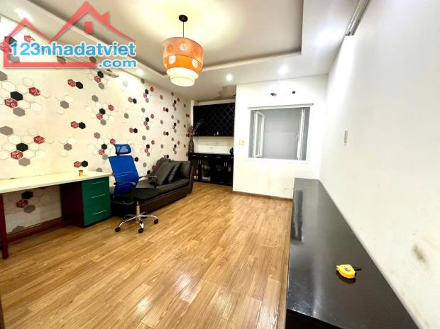 4x17m mặt tiền đường số, P. Tân Quy Q7, 5 tầng đẹp, giá chỉ 11,99 tỷ - 3
