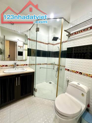4x17m mặt tiền đường số, P. Tân Quy Q7, 5 tầng đẹp, giá chỉ 11,99 tỷ - 4