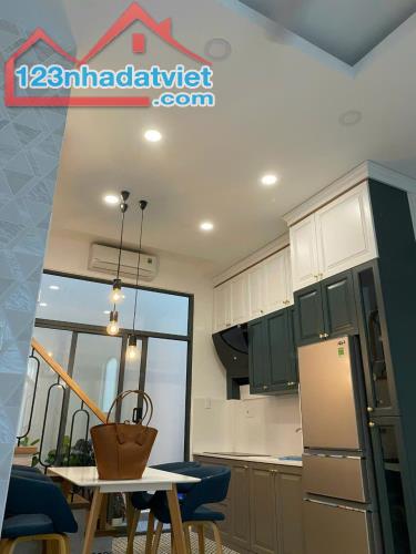Bán nhà HxH Nguyễn Thị Minh Khai, Đakao, Quận 1, 3 lầu decor rất là đẹp chỉ 8,6 tỷ - 2