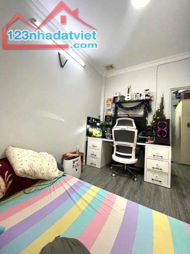 Bán nhà sát hẻm xe hơi Quận 8 Đúc 2 Tầng 2 PN 33m2 giá 3Tỷ990 TL - 3