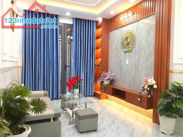 Bán nhà sát mặt tiền,  Quận 8 3 Lầu  4PN 47m2 chỉ 3tỷ6 TL