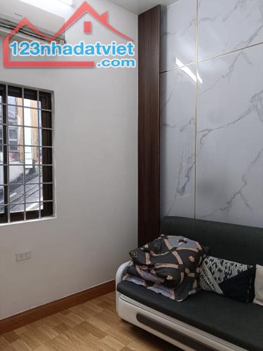 Bán gấp nhà 3,5tầng. mặt đường ĐÌNH ĐÔNG. Lê chân. 7,9tỷ. 45m2. Đường 9m.