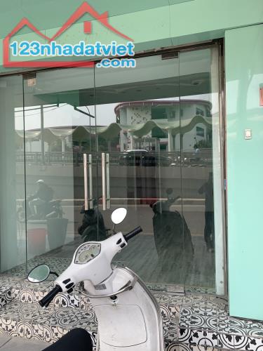 Cho thuê cửa hàng vị trí đẹp, mặt phố 33 Chùa Bộc, phố thời trang đông đúc và sầm uất