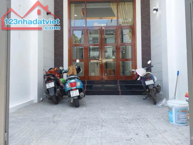 NHÀ 5 TẦNG P PHƯỚC HẢI - NHA TRANG, ĐƯỜNG BÊ TÔNG 5M THÔNG LÊ HỒNG PHONG VÀ SỐ 4 - 2