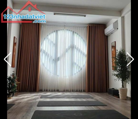 Bán nhà 3 tầng mặt tiền đường Nguyễn Thị Minh Khai. Dòng tiền 200tr/năm. Giá 13tỷ xxx - 2