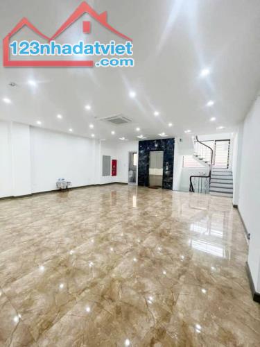 Bán Tòa Tổ hợp Kinh Doanh Mặt phố Lạc Long Quân - 120m2 x 8T x MT 9.5m - Vỉa hè 5m - 2