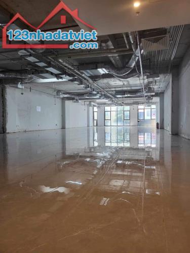 Bán Tòa Tổ hợp Kinh Doanh Mặt phố Lạc Long Quân - 120m2 x 8T x MT 9.5m - Vỉa hè 5m - 4