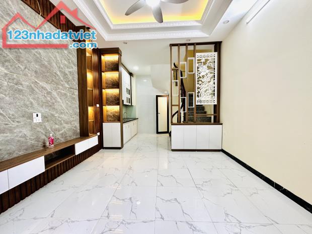 Bán Nhà Trung Tâm Quận Hoàng Mai - Diện Tích 30m2, Giá Chỉ Hơn 5 Tỷ!