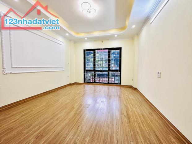 Bán Nhà Trung Tâm Quận Hoàng Mai - Diện Tích 30m2, Giá Chỉ Hơn 5 Tỷ! - 2