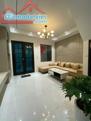 SIÊU PHẨM ! CẦU GIẤY- GẦN MẶT PHỐ- SÁT Ô TÔ- NHÀ ĐẸP NHƯ MƠ THỜ Ơ MẤT LƯỢT. - 1