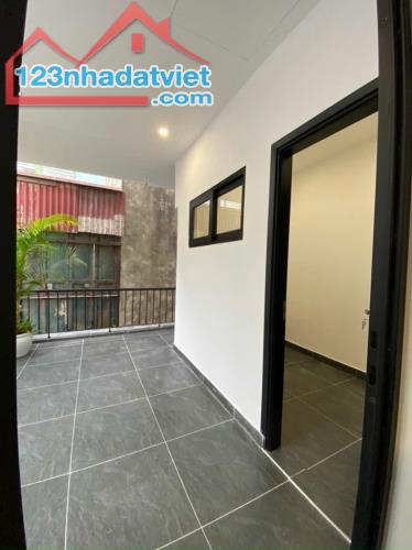 SIÊU PHẨM ! CẦU GIẤY- GẦN MẶT PHỐ- SÁT Ô TÔ- NHÀ ĐẸP NHƯ MƠ THỜ Ơ MẤT LƯỢT. - 3