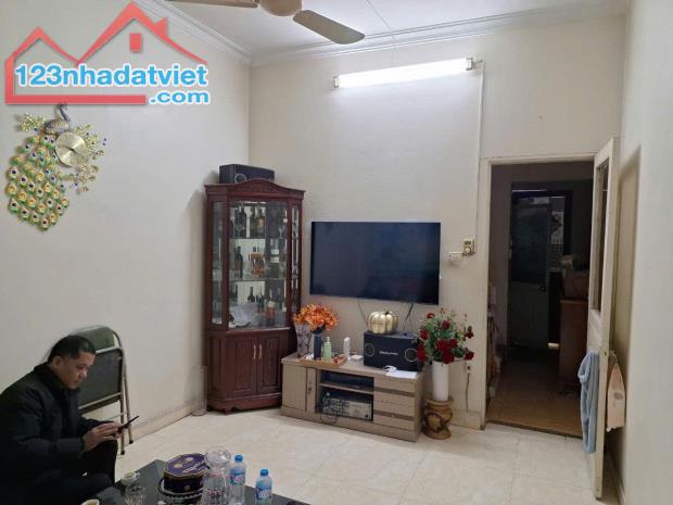 Phân lô Hoàng Cầu, Ôtô vào nhà, Ngõ Thông Kinh Doanh, 2 Thoáng, 49m2, MT 3.8m, Giá 14.5 tỷ - 2