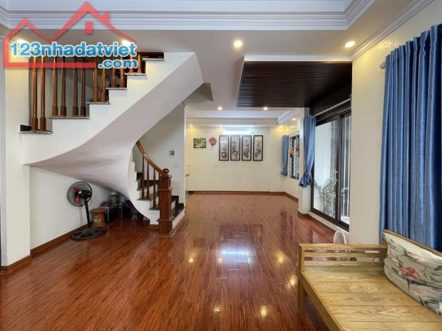 Bán nhà Khương Đình, Thanh Xuân, mặt tiền rộng, nhà đẹp như mới, 1 nhà ra phố
