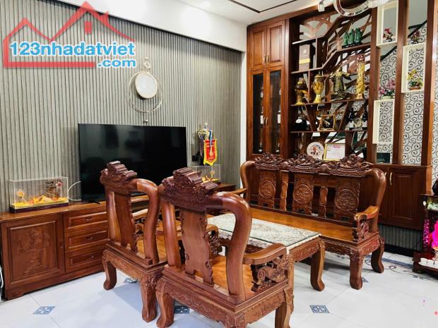 Quận 6,Gần MT Bà Hom, Ô tô, ngang 6 m, Nhà 4 tầng, 90 m2, giá rẻ. - 1