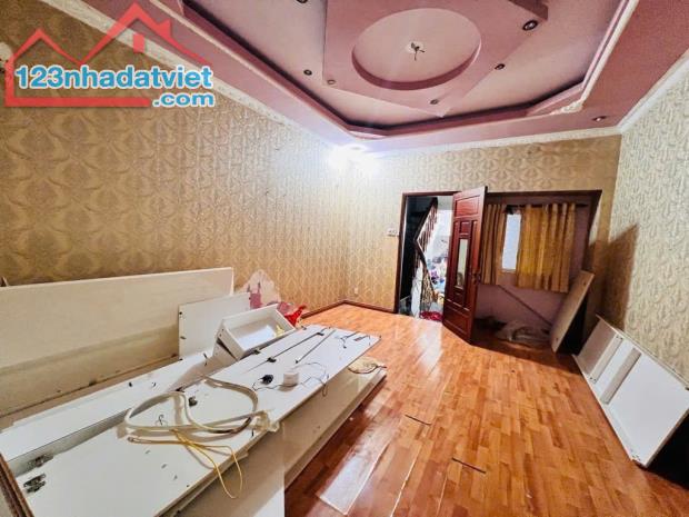 Cần Bán Gấp MTKD Trần Bá Giao P5 , 6m x 20m , 4 Lầu ,Giá 13,3 tỷ Thương Lượng Mạnh.