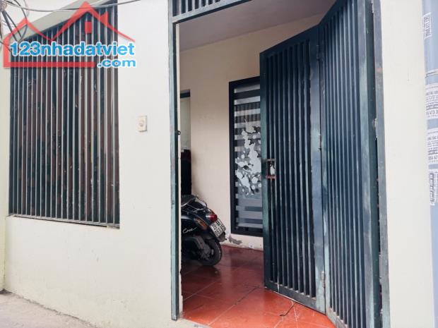Quận Ba Đình, phố Đội Cấn, giá hợp lý, sổ đỏ sẵn sàng, diện tích 42m2