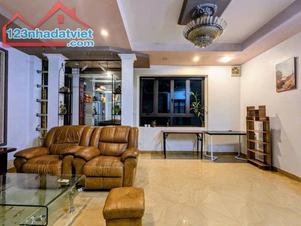 BIỆT THỰ KIM MÃ - THIẾT KẾ TÂN CỔ ĐIỂN - LÔ GÓC - THOÁNG SÁNG - NỘI THẤT TIỀN TỶ. - 2
