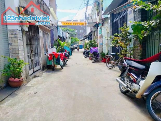 BÁN NHÀ BÌNH TÂN GIÁP QUẬN 6 - 72m2 - GẦN CÔNG VIÊN PHÚ LÂM. CHỈ 5,x TỶ TL