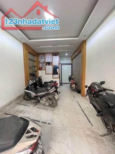 BÁN CHDV HOÀNG QUỐC VIỆT – 6 TẦNG – Ô TÔ LÙI CỬA – DOANH THU 650 TRIỆU/NĂM – GIÁ 12.8 TỶ! - 1