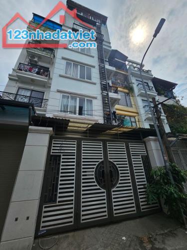 Bán CCMN dòng tiền gần cầu Vĩnh Tuy 95m 6T MT5.2m giá 16 tỷ thang máy, ô tô qua nhà