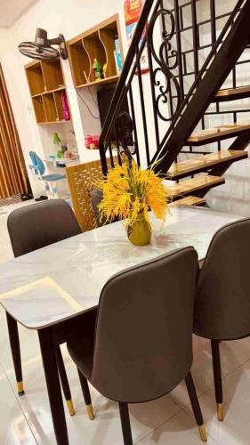 Bán kín. dtsd 70. nhà 2 tầng hướng Nam 2 pn có pn dưới, 2 wc, sân xe ok ,bếp , ptho , sân