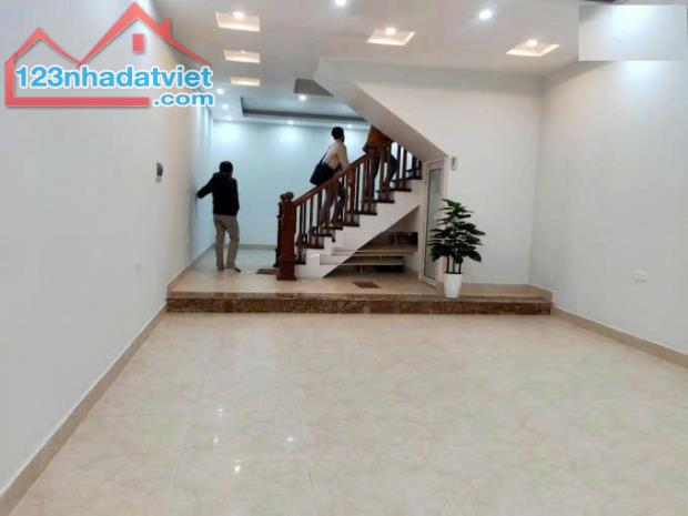 Cho thuê liền kề Trung Văn Vinaconex 3, đường Cương Kiên, quận Nam Từ Liêm.