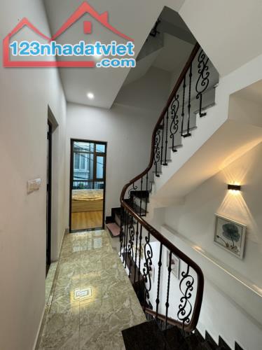 Nhà đẹp lung linh, hiếm, chỉ về ở luôn phố Phương Mai, Đống Đa. 0911554873.