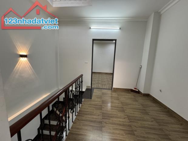 Nhà đẹp lung linh, hiếm, chỉ về ở luôn phố Phương Mai, Đống Đa. 0911554873. - 2