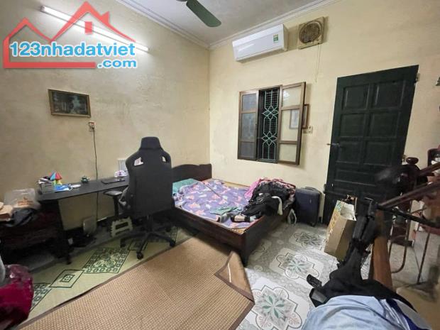 Bán Nhà Mặt Phố Từ Hoa Tây Hồ 160m4T MT8m LÔ GÓC 2 Vỉa Hè VIEW Hồ 120 Tỷ Từ Hoa. - 2
