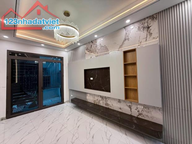 Nhà Mới Thịnh Quang Đống Đa, 40m2, 4 Tầng, Mặt Tiền 3.2m, Giá 7.4 Tỷ.