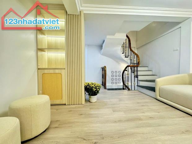 NR Giáp Bát, 25m2 5 tầng, lô góc thoáng đẹp, nội thất lung linh, phong cách hiện đại - 3