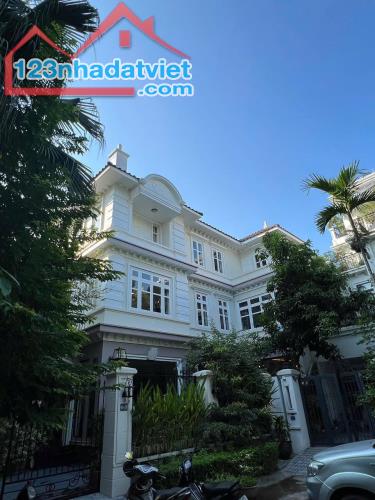 BÁN BIỆT THỰ SIÊU VIP THE MELODY CIPUTRA - Lô góc 300m2 Căn Cuối Cùng, Ai Sẽ Là Chủ Nhân?